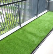 artificial-grass-balcony